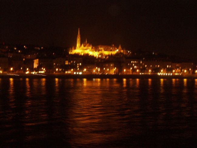 やはり王宮の丘が目立ちますね。