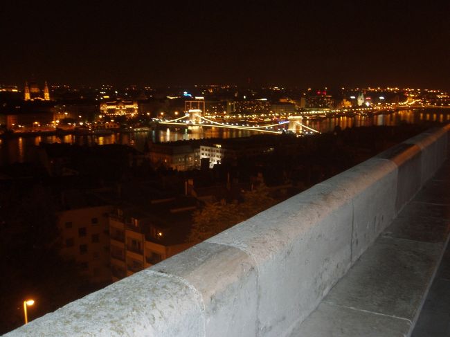 王宮の丘に上がって周りを眺めます。