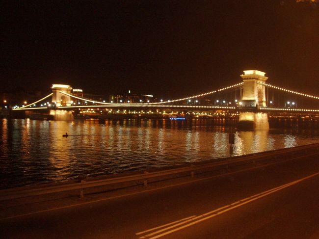 早朝5時前に起きたにもかかわらず、23時半頃まで観光してしまいました。それほどブダペストは魅力的でした。<br />明日はブダペスト近郊の街セテンドレとブダペストを夕方まで観光して、チェコへ移動します。続きは旅行記【６】へ。