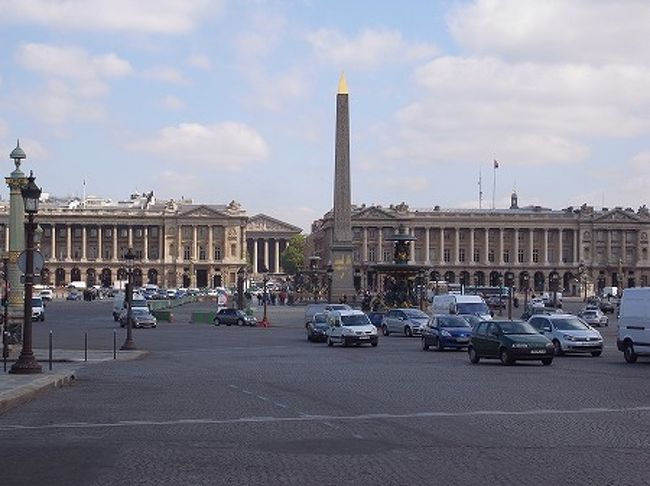 コンコルド広場まで歩いてきました。ここはパリ・ダカールラリーの出発点ですね。