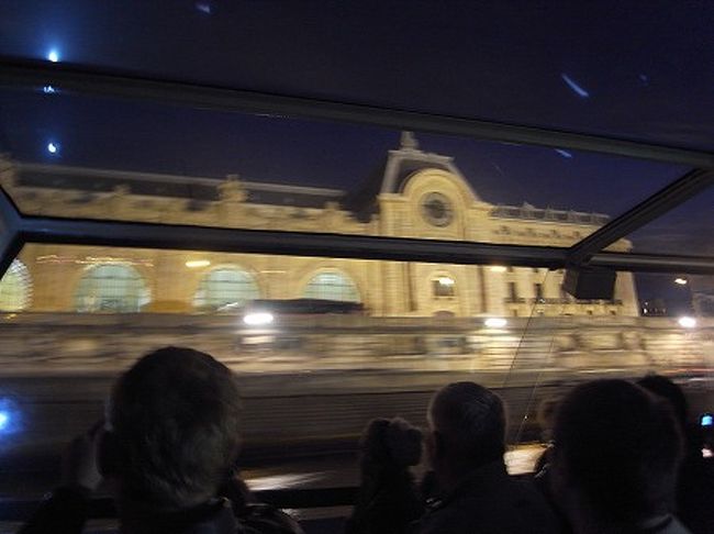 席も船の真ん中のほうで、あまり見えません、、残念。