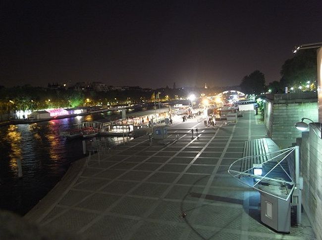 エッフェル塔からグルーっとシテ島を一周して、約1時間のクルーズで元に場所に帰着した頃は１１時頃。