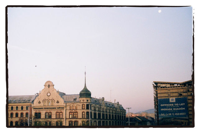 宿泊先は『イビス・ヴァーツィ・ウート』<br /><br />ブダ・ペストの中心まで地下鉄で4駅<br /><br />