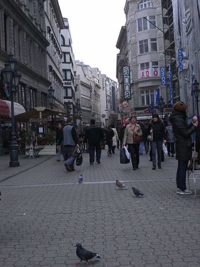 東側のペストはヴァーツィ通りからスタート！<br />