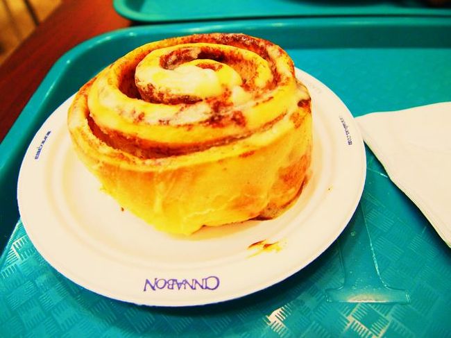 念願のシナボン。２年前カナダで食べてからこの味に恋い焦がれ・・・ですが久々のシナボンはtoo sweet...