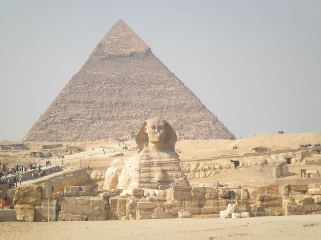 ピラミッドとスフィンクス