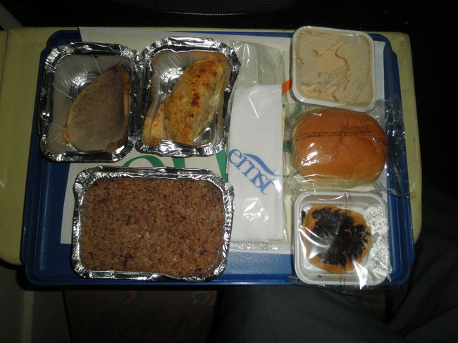 ナイルエキスプレスの夕食<br /><br />＊客室内まで運んでくれる