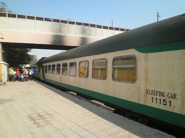 ナイルエキスプレス<br /><br />＊アスワン駅ホーム