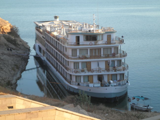 ナセル湖クルーズ船<br /><br />＊アブ・シンベルに停泊中