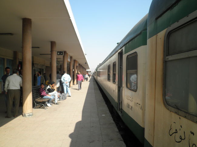 ナイルエキスプレス<br /><br />＊アスワン駅ホーム