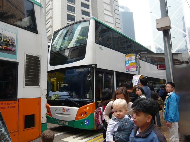 「交易広場には行かないよ、中環には行くけど」<br /><br />って、さっき乗るとき確認したら中環の交易広場にも行くって言ったじゃないの〜って思ったけどそんなこと言っても始まらないし、とりあえず慌てて次のバス停で降りましたぁー