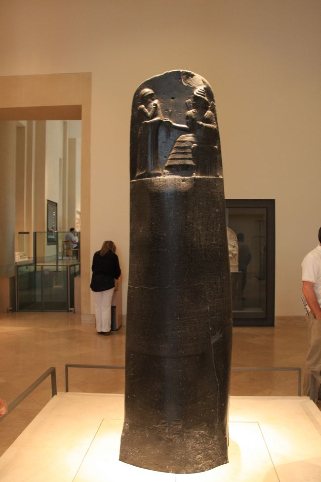 先ずこちらはお馴染みの『ハムラビ法典』