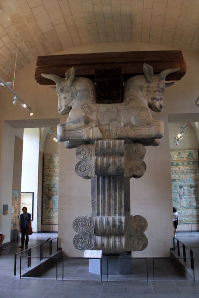 ダレイオス1世宮殿の謁見の間の円柱の柱頭 紀元前500年ころのもの