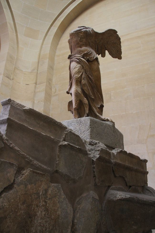 でも残念ながら首から上の部分がありません。<br />こうなるとどんな顔か見てみたい