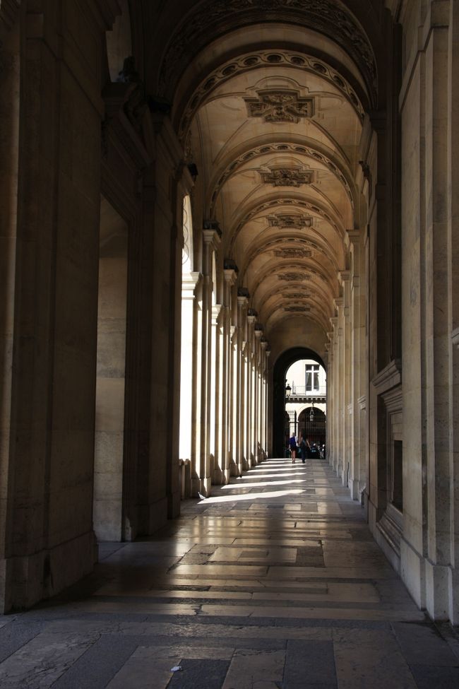 宝くじの資金調達は見事に成功し、ルーブル宮殿を建てることできたとか。<br />なんとルーブル宮殿の建設資金の原資は宝くじだったのですね。<br /><br />