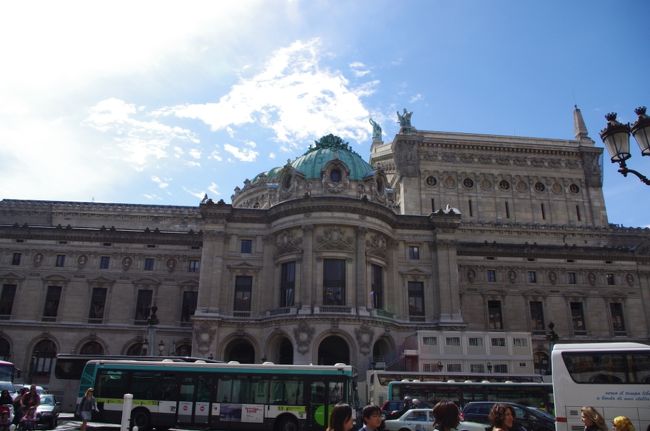 オペラ・ガルニエ。<br />横から見たところ。
