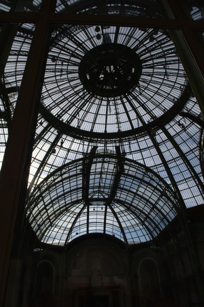グラン・パレのシンボルである、<br />ガラスのドーム天井。