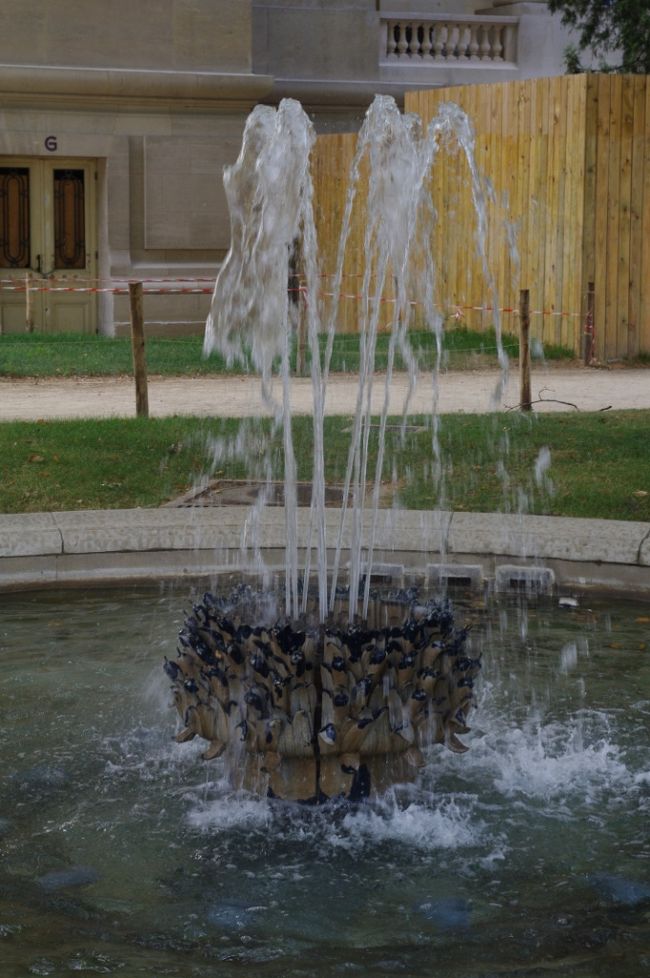 グレン・パレ前の噴水。