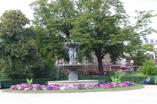 シャンゼリゼ大通り沿いの公園。