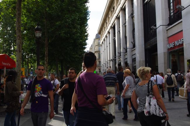 だんだんと賑わってきました。<br />この後地下鉄で、<br />ホテルに荷物を取りに行きました。