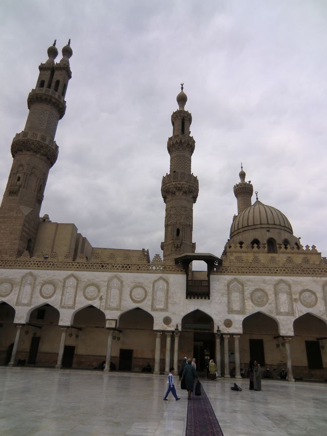 「ガーマ・アズハル」の中庭です。