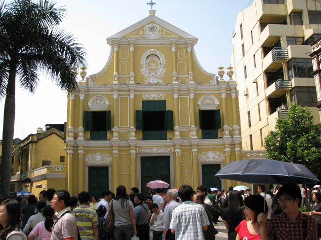 セナド広場奥の聖ドミニコ教会です。