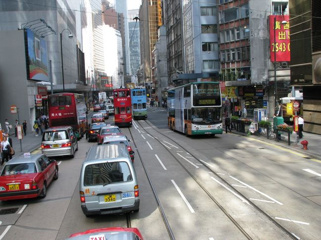 香港島の街並みです。<br /><br />２階建トラムでの撮影です。<br />運賃は２香港ドルです。<br /><br />