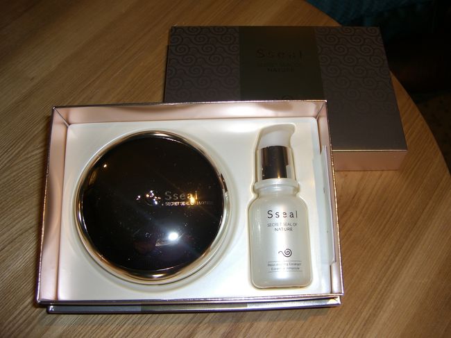 ザ・フェイスショップから出た「でんでん虫のクリーム」<br />日本円で３，３００円<br /><br />イッツスキンのでんでん虫クリームを今使っていますが、これもすごく気になります。<br />トニーモリーもどこもみんな「でんでん虫」を出していました。