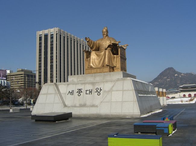 太陽の光で黄金に光り輝いています。