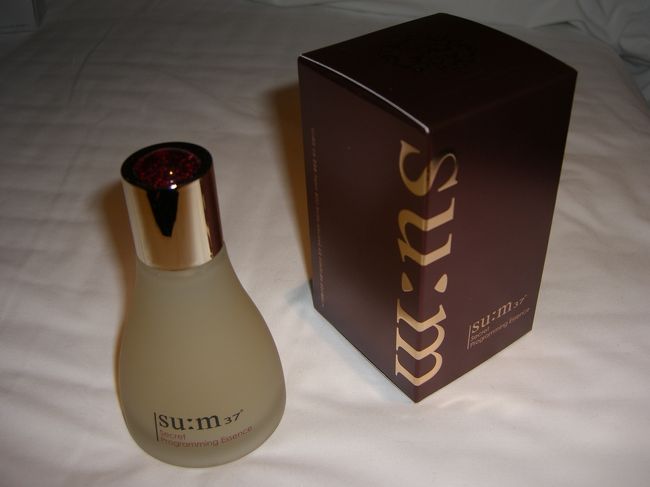 ａｎ・ａｎに載っていた韓国コスメ。<br />韓国女子アナも使用しているそうで、私も人気ＢＥＳＴ３を購入♪<br /><br />ｓｕ：ｍ３７°（発酵コスメ）<br />Secret Programming Essence　５９＄<br /><br />自然の生命力をぎっしり蓄えた80あまりの植物から得られた自然発酵成分が肌の根元から働いて肌のシステムを健康に回復させ明るき綺麗に輝く第２の肌を作り上げるエッセンス。<br /><br />