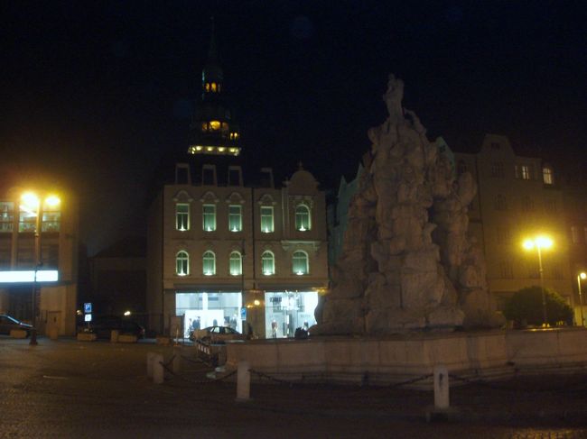 城や教会がある側の駅と挟んだ反対側にバスターミナルがあります。明日早朝にテルチに出発するためにバスターミナルの場所と時刻を確認しに行きました。テルチへ行くバスは朝6時出発を確認。