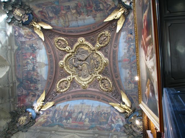 ルーブル美術館の天井です。