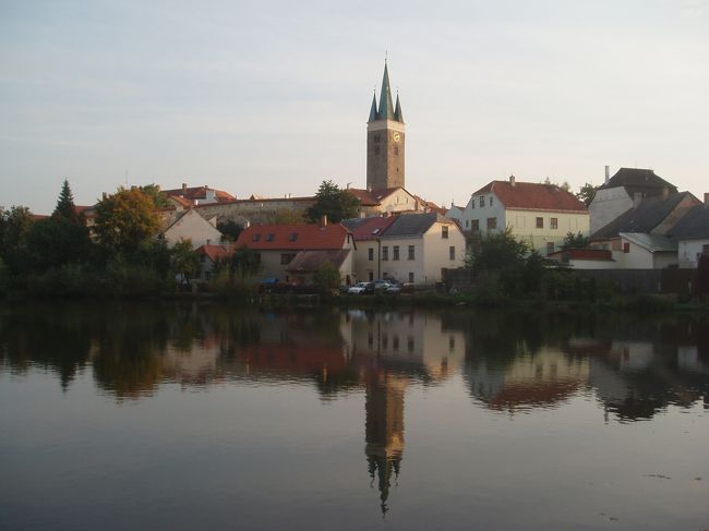 高い塔がテルチ城でしょうか。