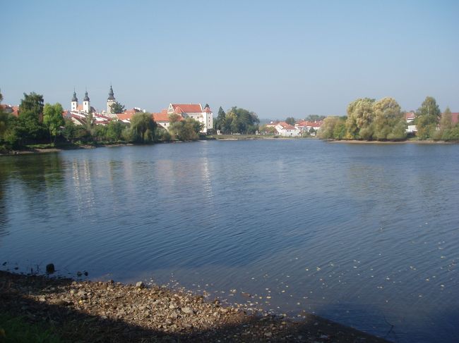 この池からの旧市街、特に教会周辺の街並みも素晴らしい！