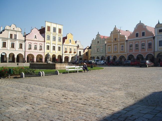 午前11時半過ぎ、大変名残惜しいですが時間が来ましたのでテルチを後にします。ザハリアーシュ広場の建物群といい池越しの街並みといい、世界遺産に登録されるのも頷ける本当に美しくて静かな街でした。<br />この後、正午発のバスでチェスキー・ブデェヨビッツェへ向かいます。続きは旅行記【８】へ。