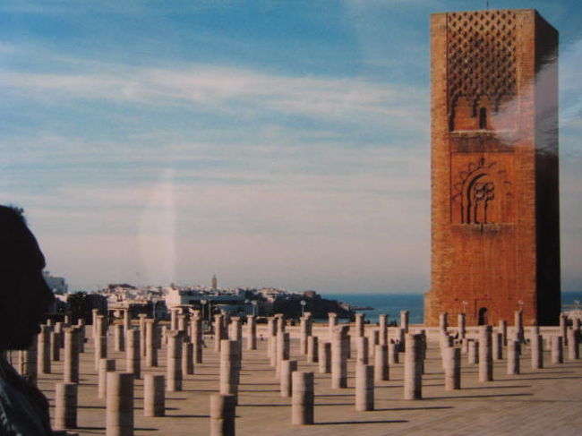 ラバトにあるハッサンの塔。<br />未完成のミナレットと大理石の柱跡。