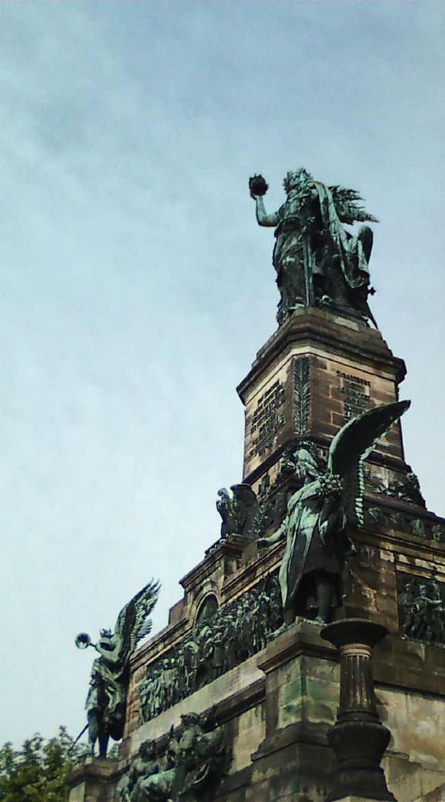 丘にあった像。かっこよかった☆