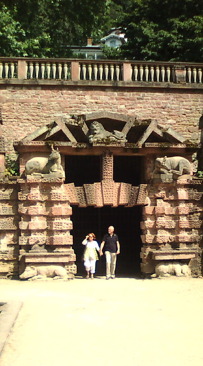 中から出てきた人がいたので、入れたのかも。　あ〜でももう集合時間なので、行けな〜い。