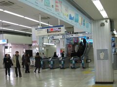 浜松町駅改札へ向かいます。