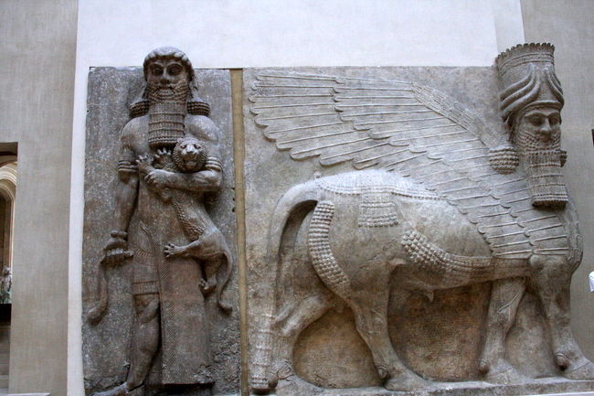 これも別な有翼人面牡牛像