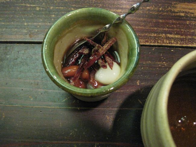 デザートの白玉のぜんざいには地元産の麦が入っていました。<br />サービスで温かいさんぴん茶が急須ごといただけました。<br /><br /><br />今度はまたお庭や海が見えるランチタイムに来てみたいです。<br />