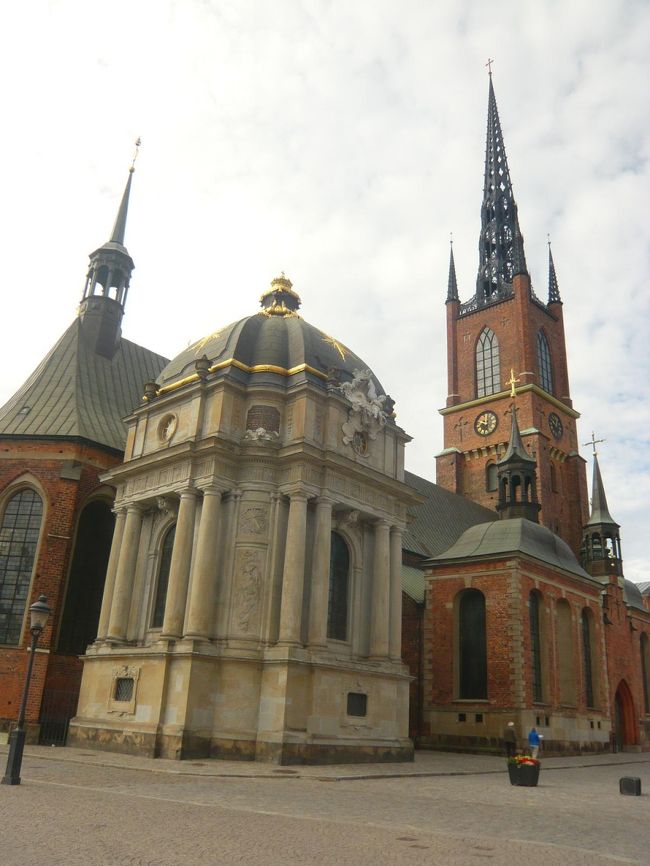 朝は、ガムラスタンへ。完全に、観光地化していて、大型バスは何台も乗り継いでくるわ、人は多いわで、酔いそうだった。<br />建物はやっぱり美しい☆