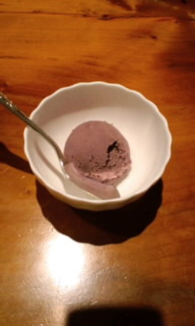 やまざき酒舗<br /><br />紫芋のアイス<br /><br />夜は予約しないとなかなか入れないらしいです。<br /><br />