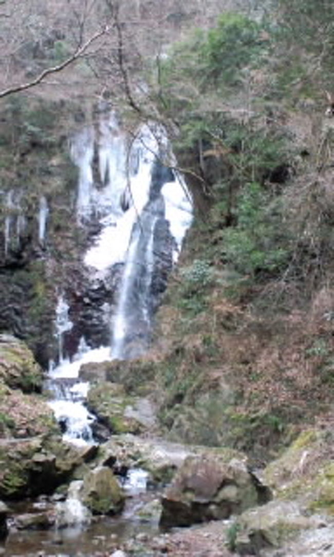 払沢の滝<br /><br />おぉ、見えてきた！
