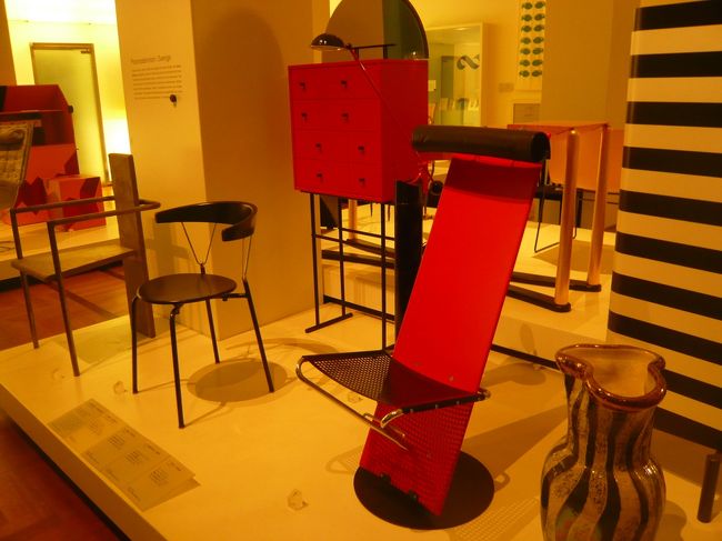 国立美術館。雨に降られる中、閉館1時間前に到着。「あと1時間しかないけど、見るの？」というようなことを聴かれるも、今しか行けない。1時間はさすがに最後駆け足になった。現代の家具などから、絵画まで幅広い☆よきかなよきかな＾＾