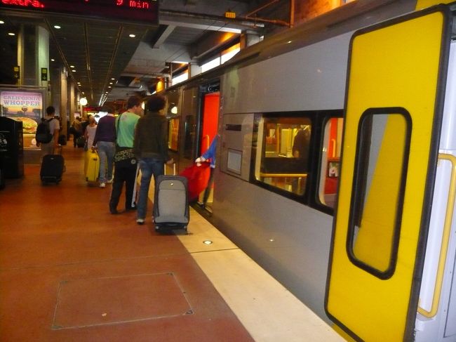 帰りに、やっとアーランダエキスプレスへ。<br />行きに乗れなかった電車よ。。<br />あっというまだったな。