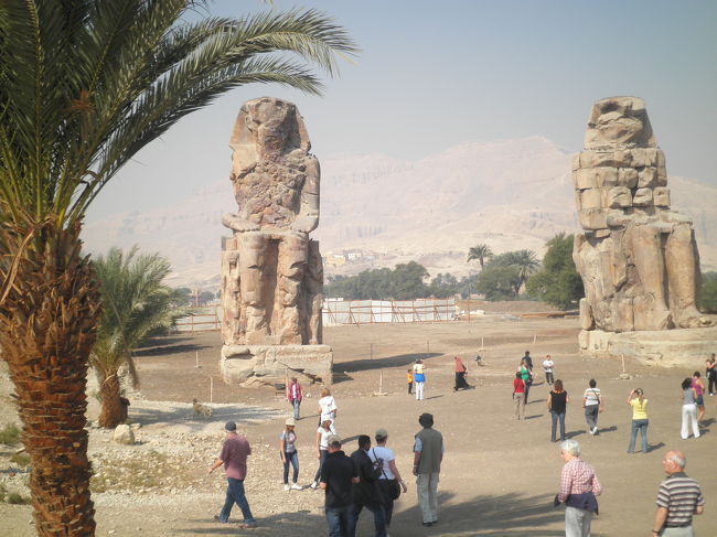 メムノンの巨像