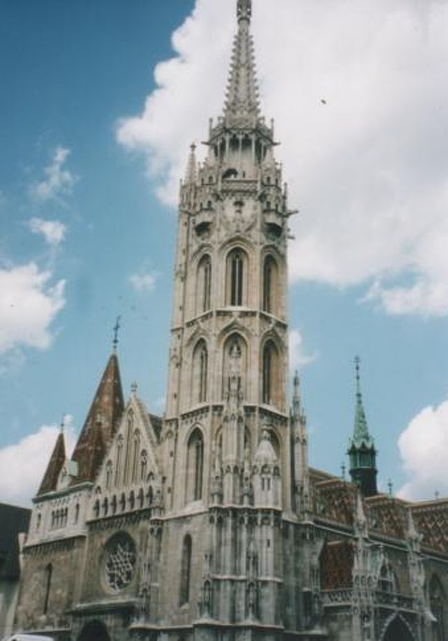 マーチャーシュ教会です。<br /><br /><br />モザイク模様が素敵。<br /><br /><br />