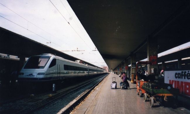 ん〜困りました＞＜<br />次どこに行きましょう〜　<br /><br />2日ほど時間が余っています。トーマスクックの時刻表見ながら都合のいい夜行列車を捜していると。。<br /><br />ありました！ウイーン発ハンガリーのブタペスト行き〜<br /><br />確か世界遺産のとこだよね＾＾決めたブタペストに行こう〜