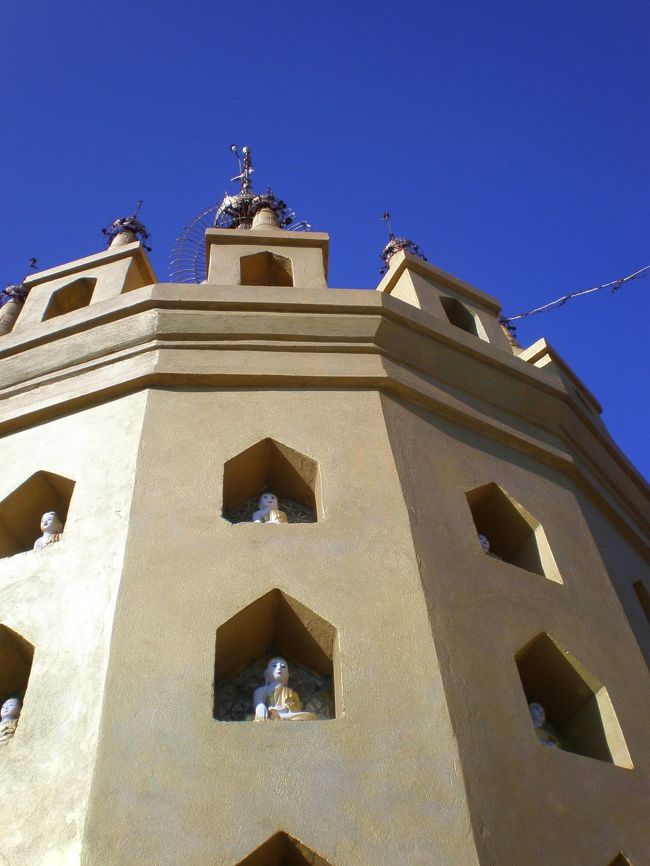 壁に穴が掘られてて、そこに仏像が入ってるのが、かなり好き。